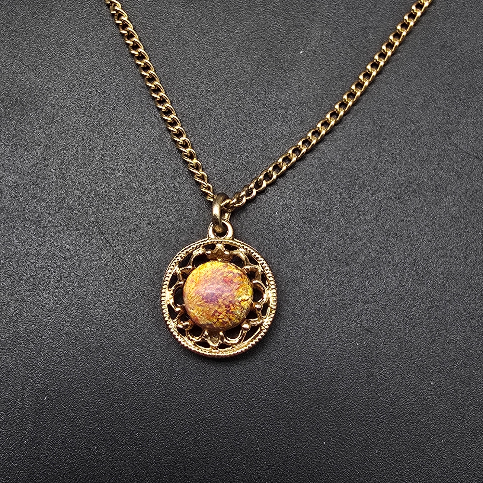 Emmons Faux Opal Pendant Necklace Gold Tone Chain Vintage Costume Jewelry 20$